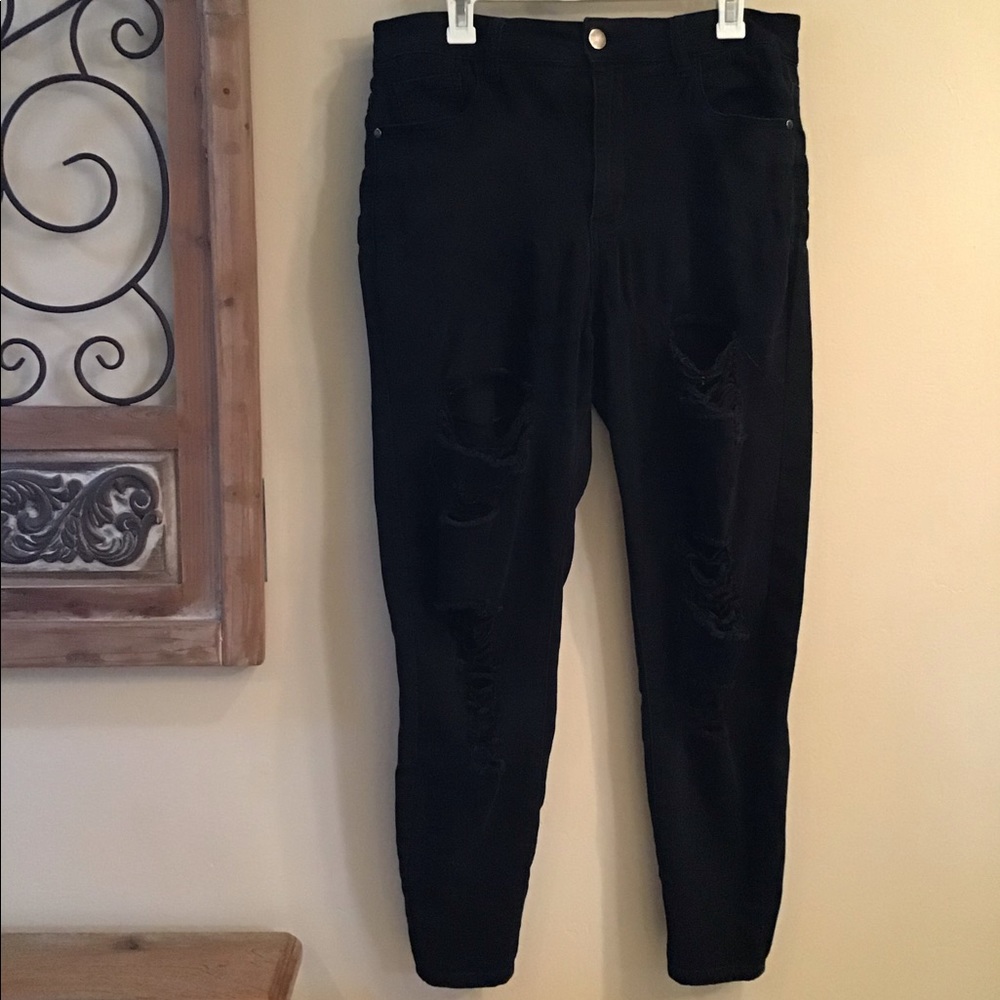 E584 GUC Forever 21+ Black Ripped Skinny Jeans